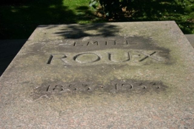 Emile Roux's tomb, Institut Pasteur, Paris (2).JPG